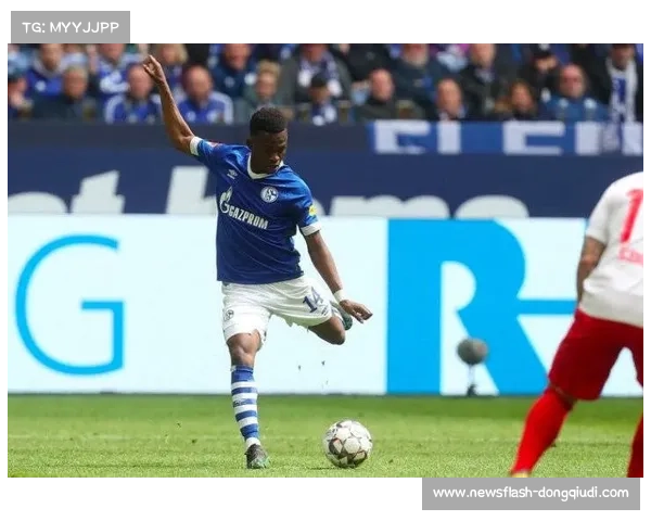 “诺丁汉森林门将塞尔斯多次神扑，半场力保球门不失”